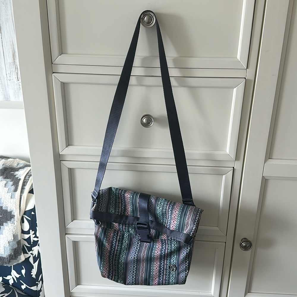Lululemon Ivivva Lunch Bag Crossbody